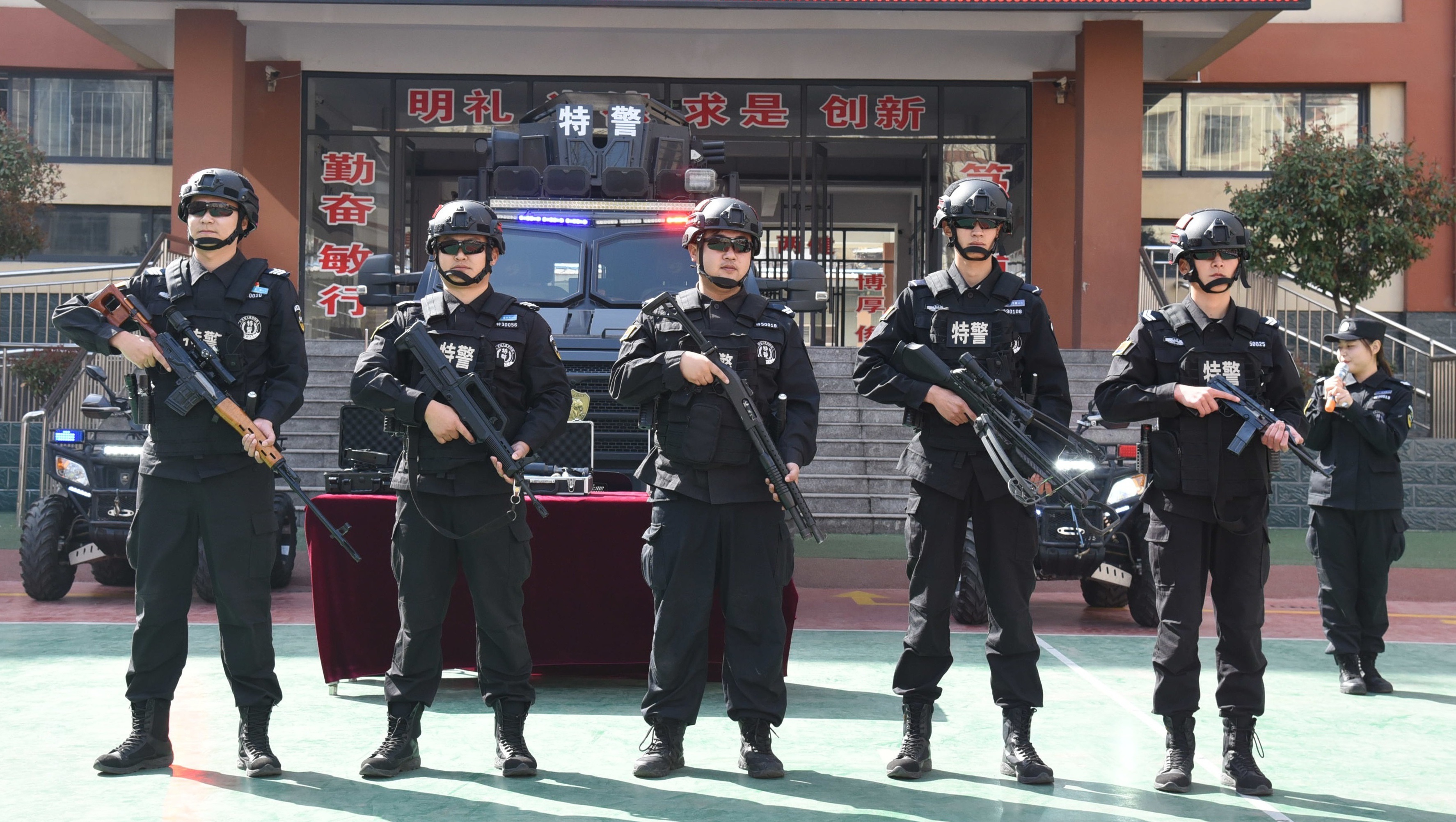 山东省临沂西郊实验学校邀请特警进校园提升学生安全防范意识